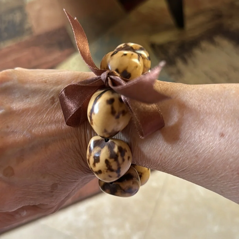 NEW Natural Two tone, authentic Kukui Nut Bracelet. Stretch. Wedding. Gr…‎